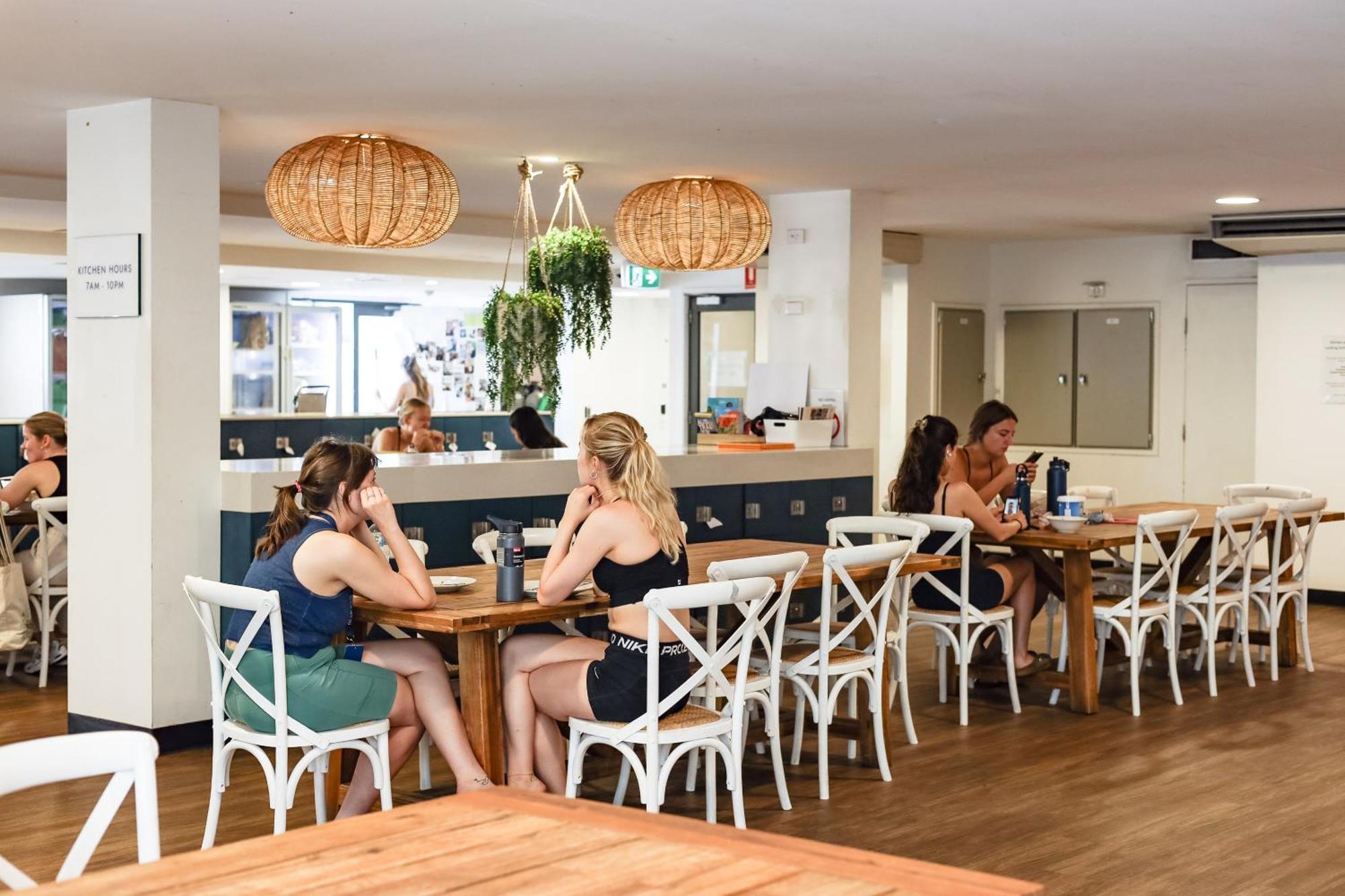 The Surf House Hostel Byron Bay Exterior photo